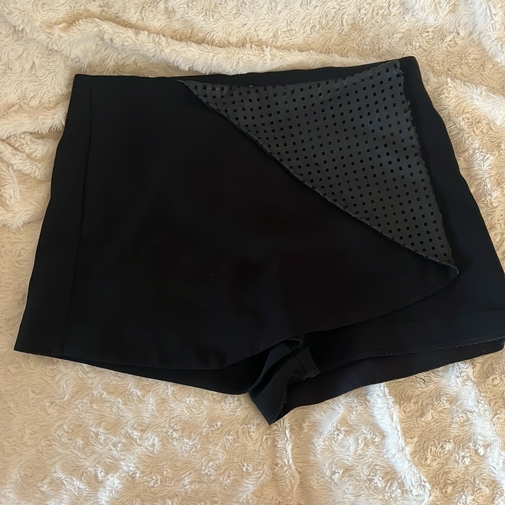 BCBG Skort —Size 6